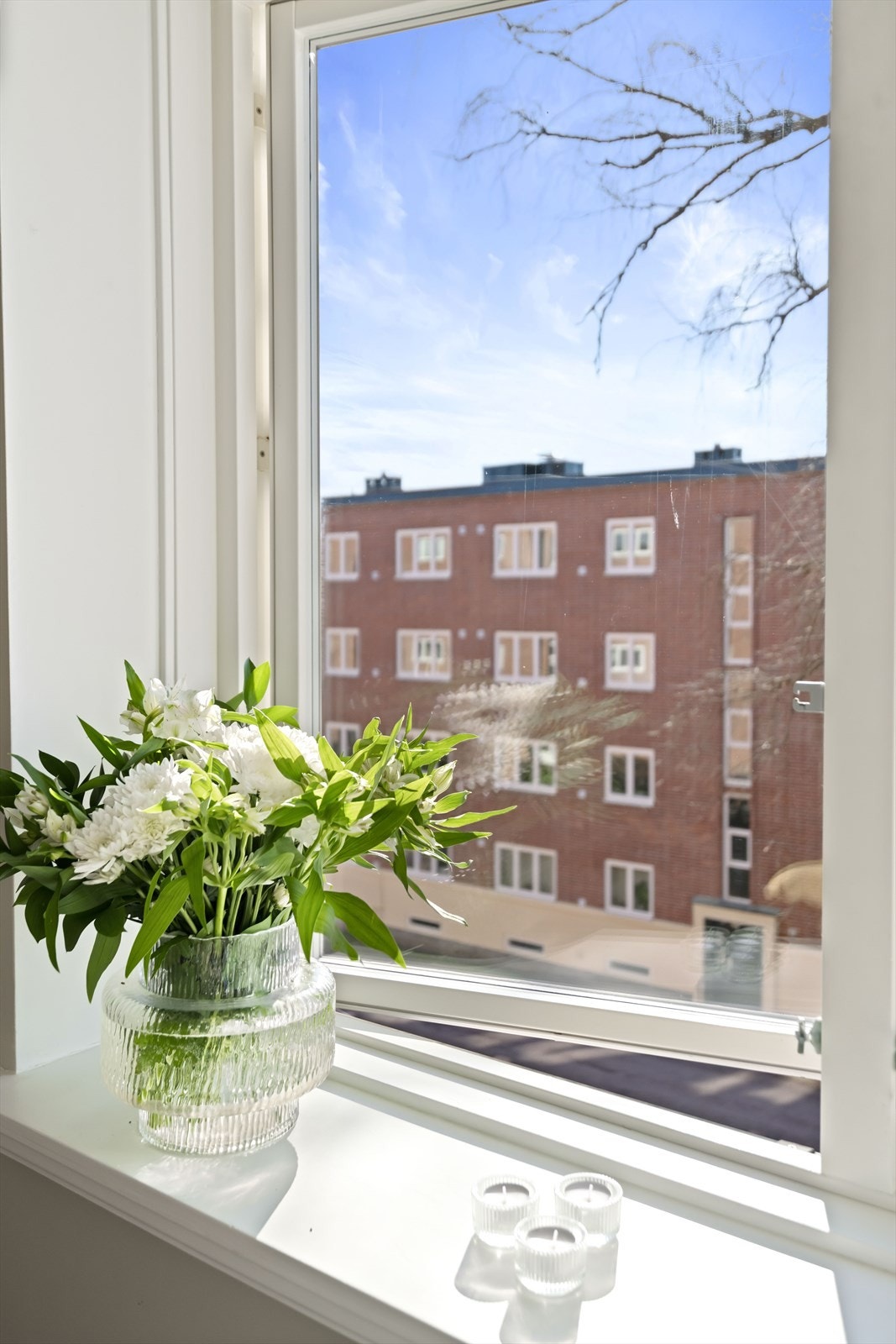 Sentralt beliggende med kort vei til sentrum, kollektivtransport og servicetilbud. Galleribilde