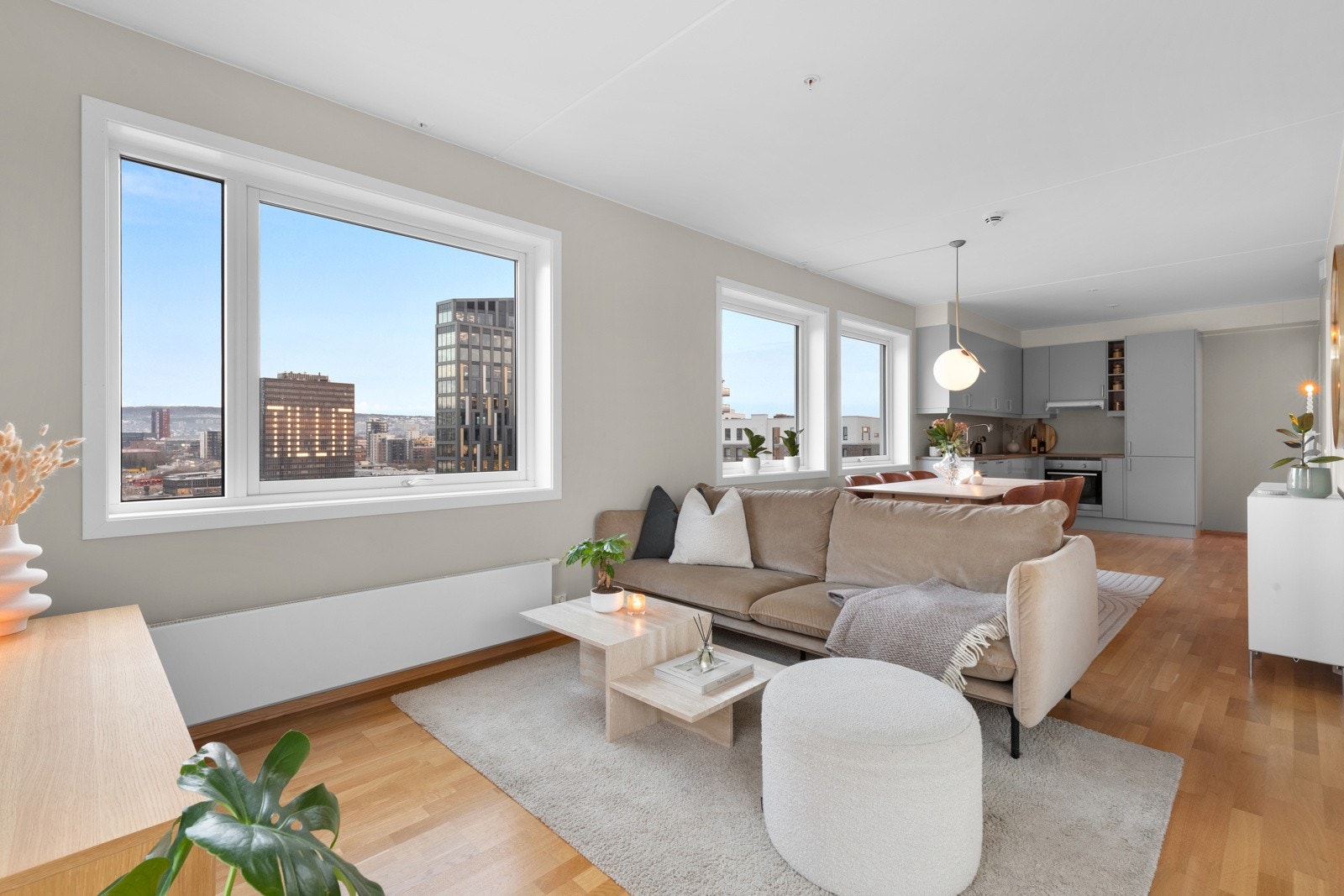 Leiligheten har balansert ventilasjonsanlegg som sikrer frisk og god luft. Galleribilde