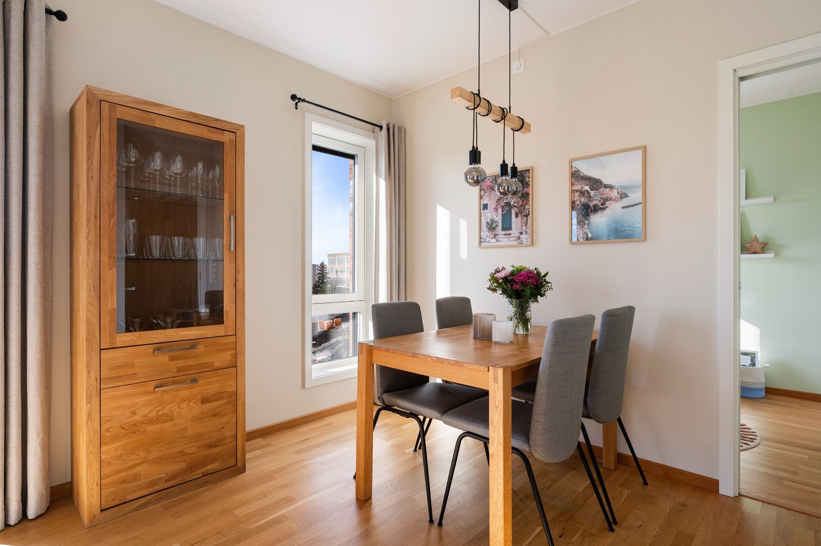 Her kan du invitere venner og familie over på hyggelige sammenkomster. Galleribilde