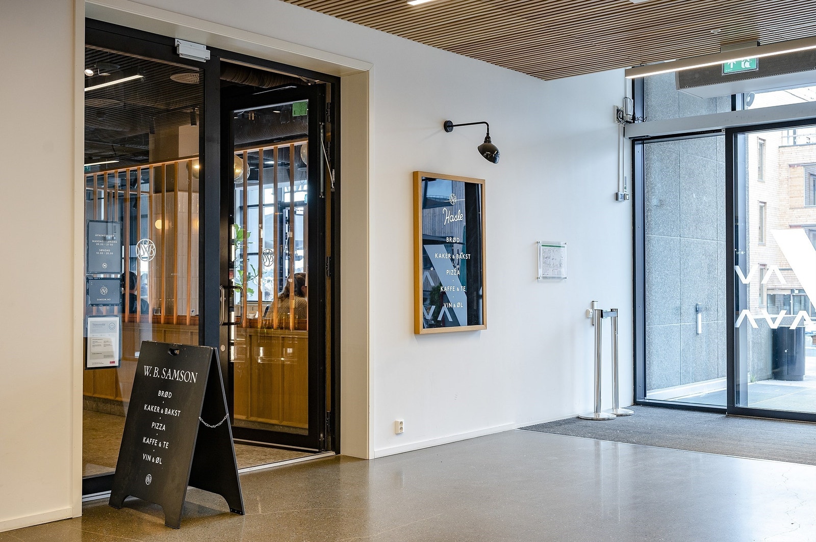 Området byr på noe til enhver smak. Verdt å nevne er W.B. Samson, 8 Fish Sushi, Hasle Linie Gastropub i tillegg til "Stykke" pizza som ligger få minutter unna leiligheten - som er en av Oslos bedre pizzarestauranter! Galleribilde