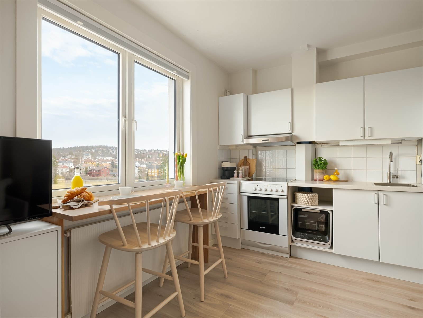 Velkommen til denne innbydende og moderne 1-romsleiligheten i attraktive Stavangergata Borettslag! Galleribilde