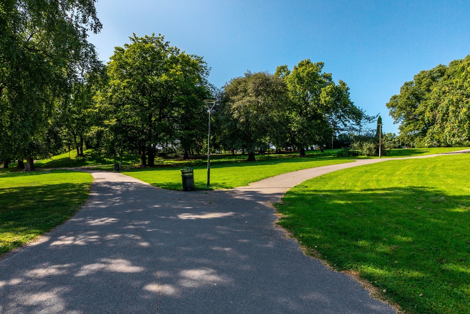 Her kan man kombinere urban livsstil med flotte grøntområder og gode turmuligheter. Galleribilde