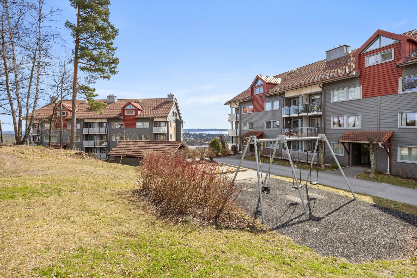 Sameiet har også svært pent opparbeidet uteområder som passer for store og små. Galleribilde