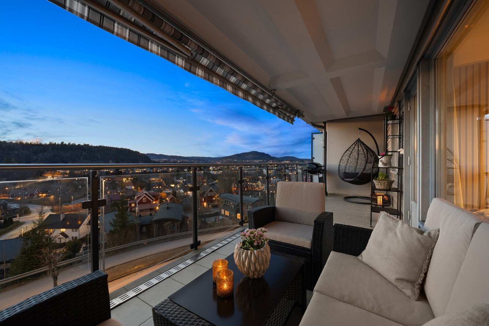 Velkommen til Hiltonåsen 40, presentert av eiendomsmegler Edvard Chapsang v/EIE eiendomsmegling avdeling Sandvika. Galleribilde