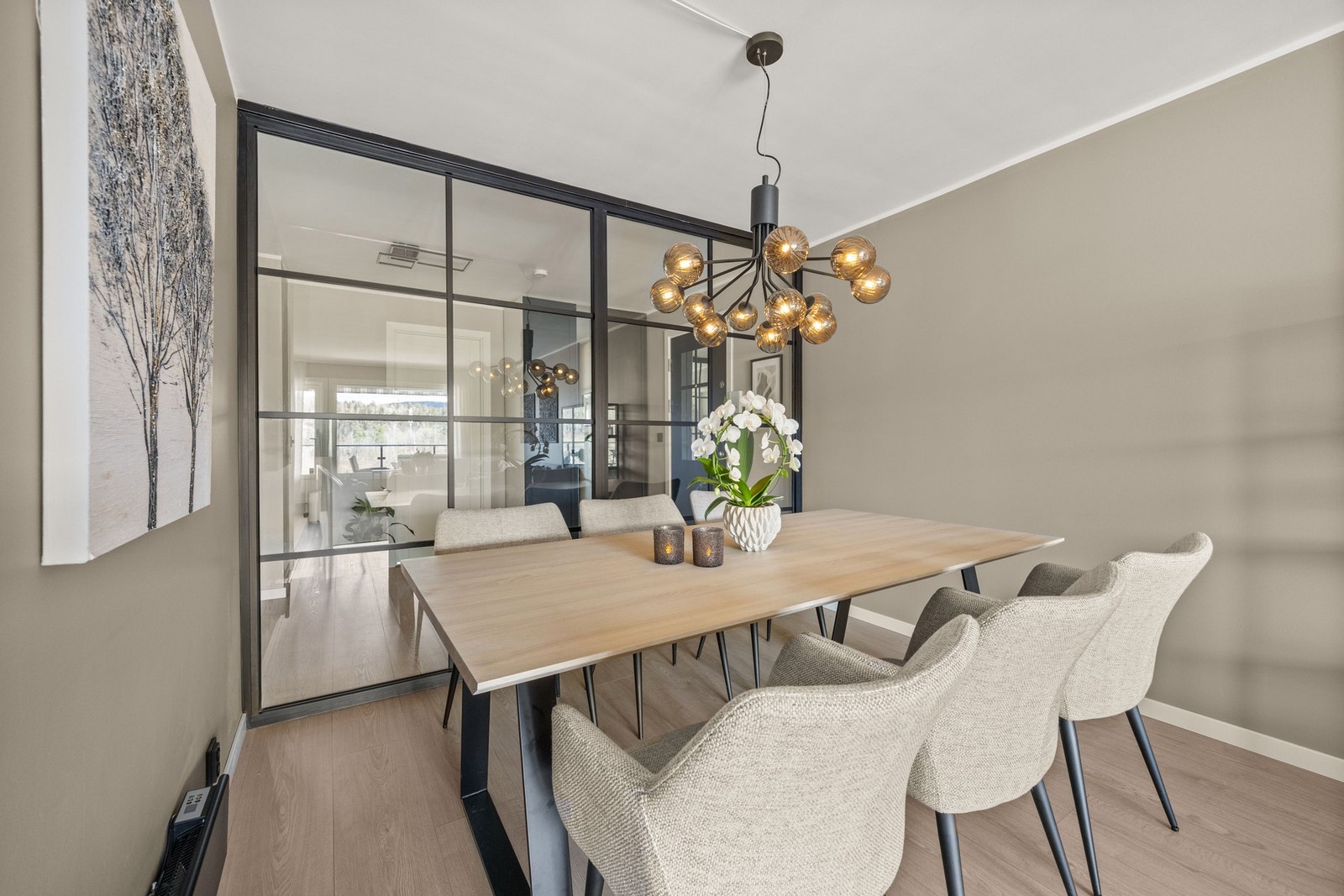 Her er det plass til spisebord for hele familien. Galleribilde