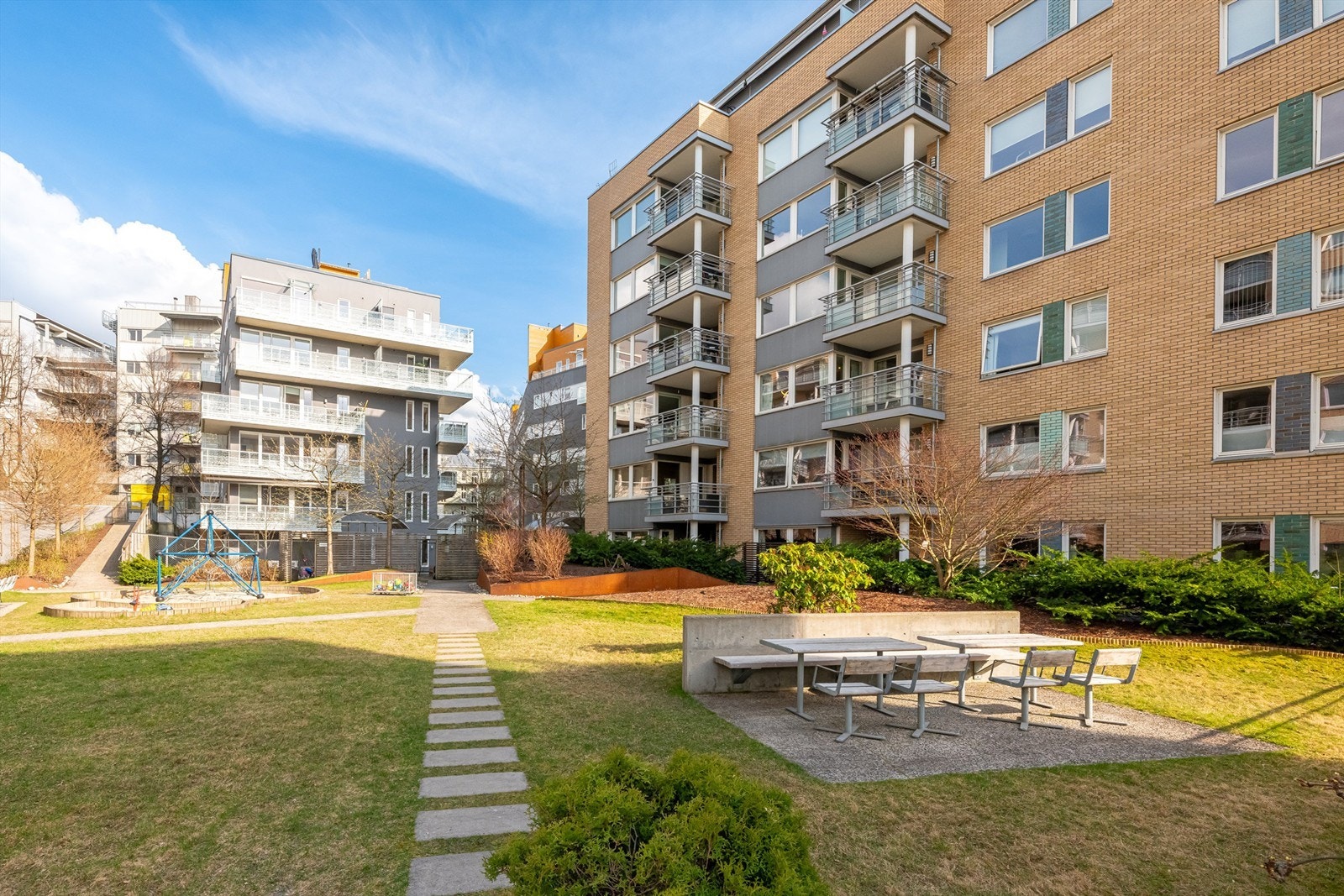 Bakgården. Galleribilde