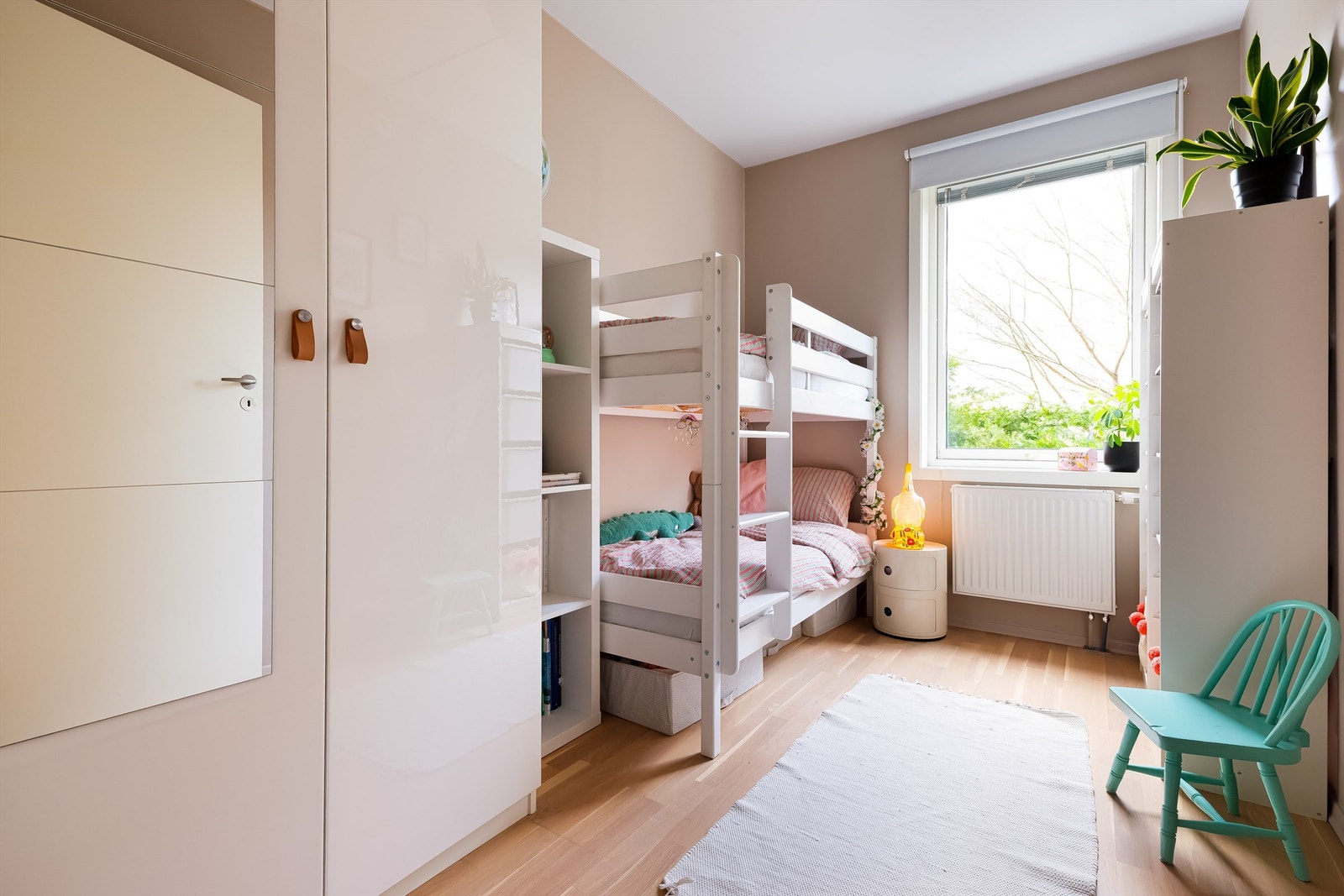 Soverom 2 fungerer optimalt som barnerom, gjesterom, kontor o.l. Galleribilde