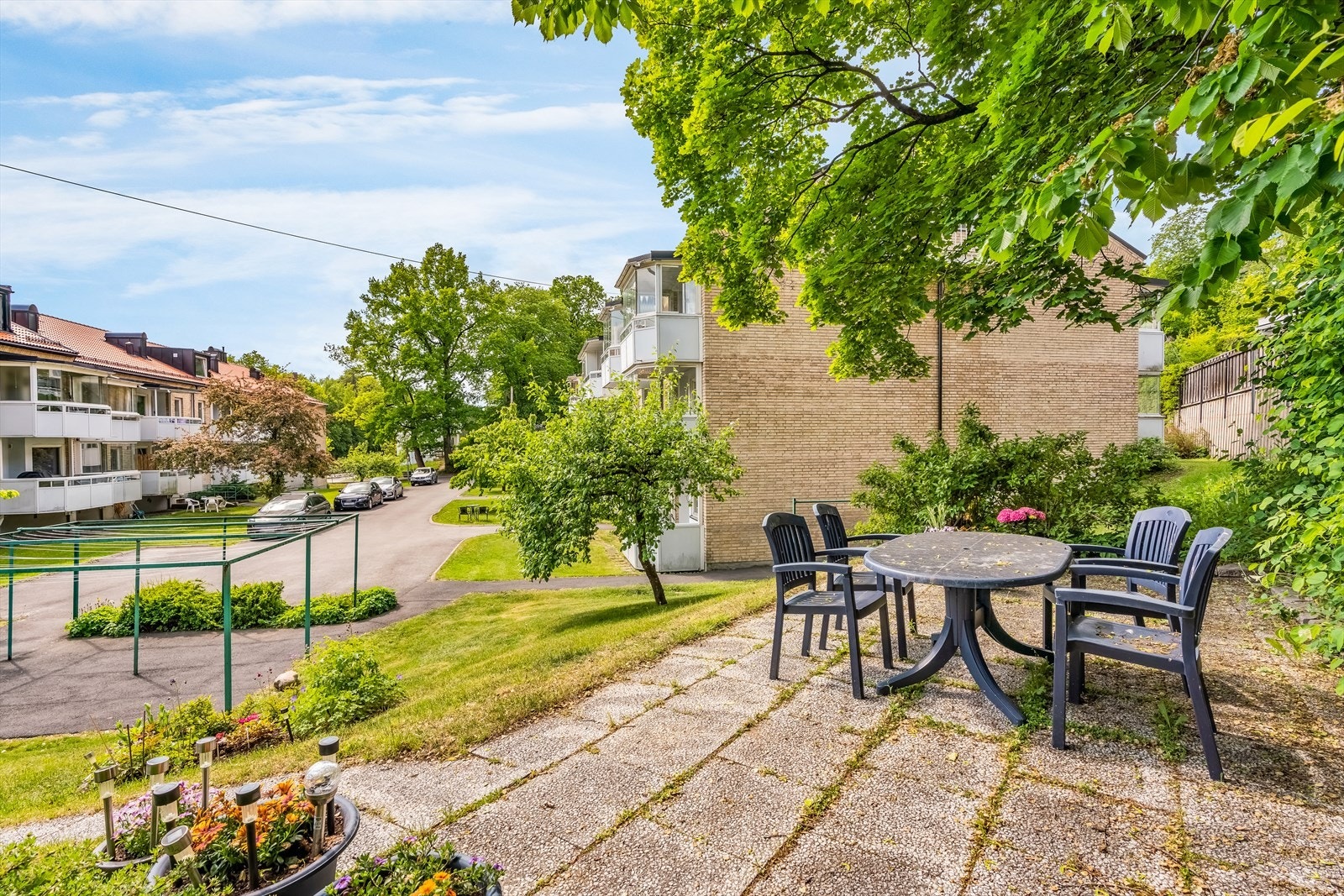 Flere fine plasser på borettslagets eiendom. Galleribilde