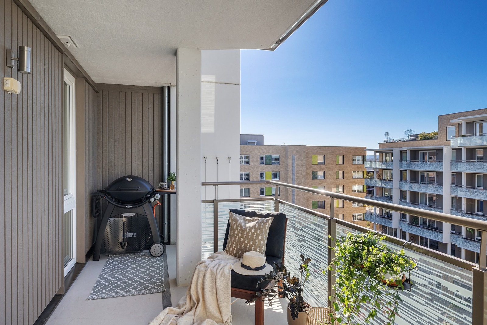 Det er tillatt med gass og elektrisk grill. Galleribilde