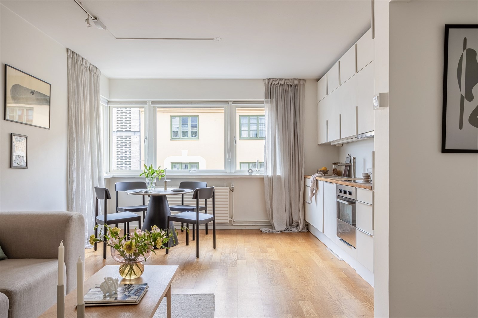 Leiligheten er lys og innbydende, med god standard og en arealeffektiv planløsning. Galleribilde