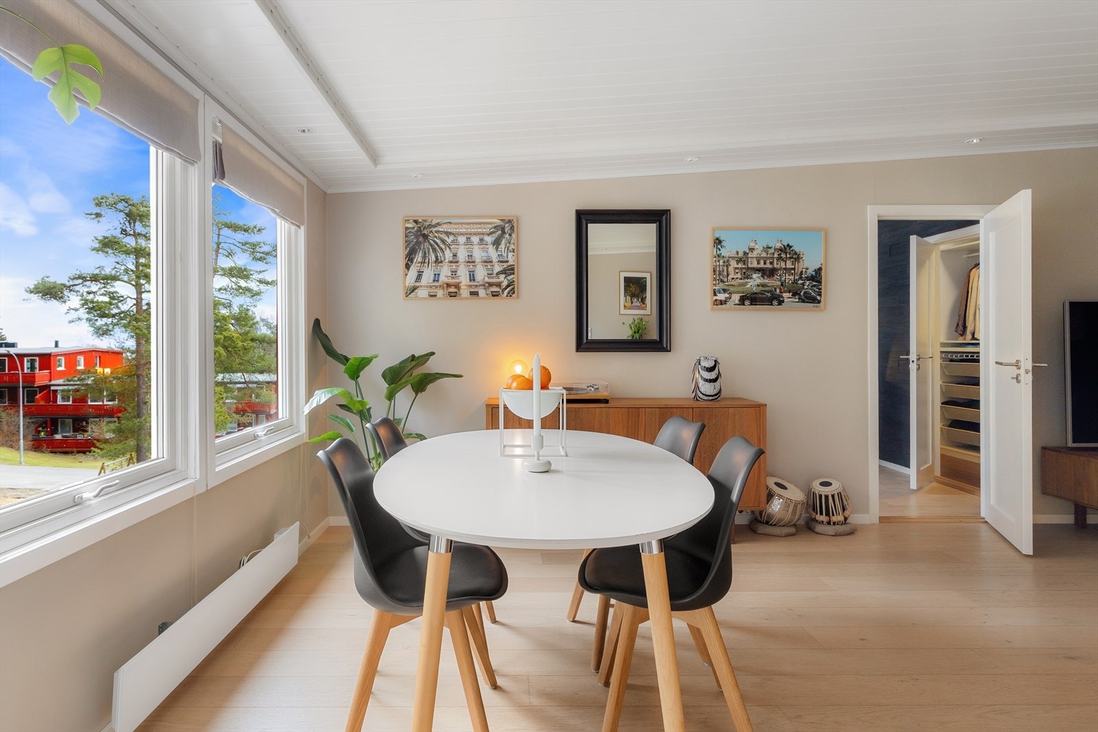 God plass til å dekke opp med langbord om ønskelig. Galleribilde