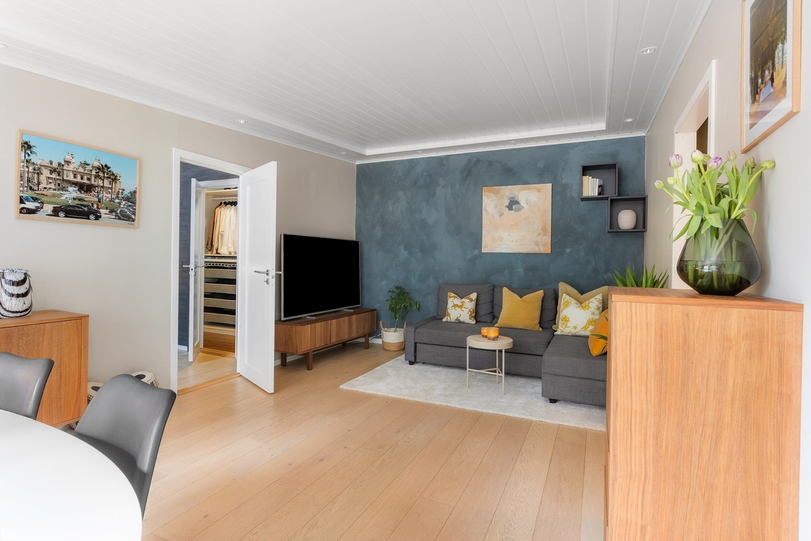 Fra stue er det inn til soverom. Galleribilde