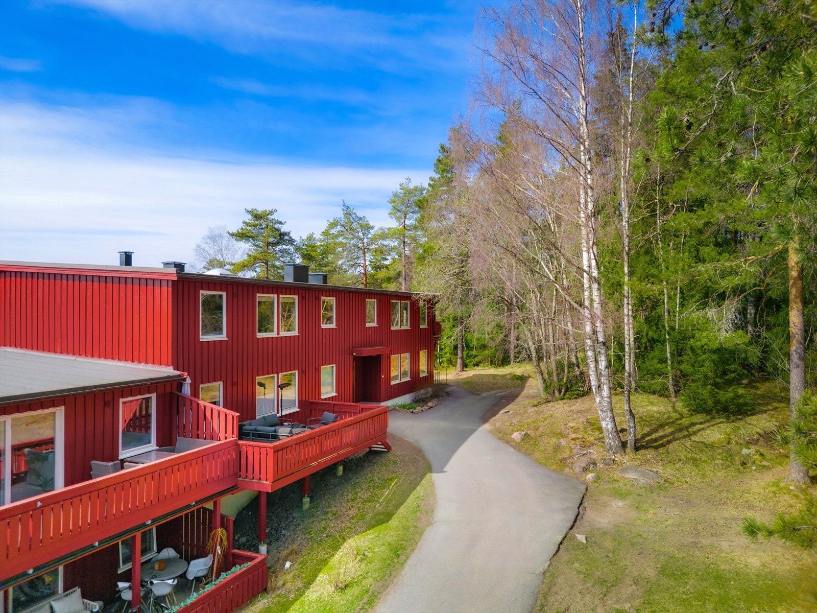 Hyggelig inngangsparti. Mulighet for balkong etter godkjent søknad fra styret. Galleribilde