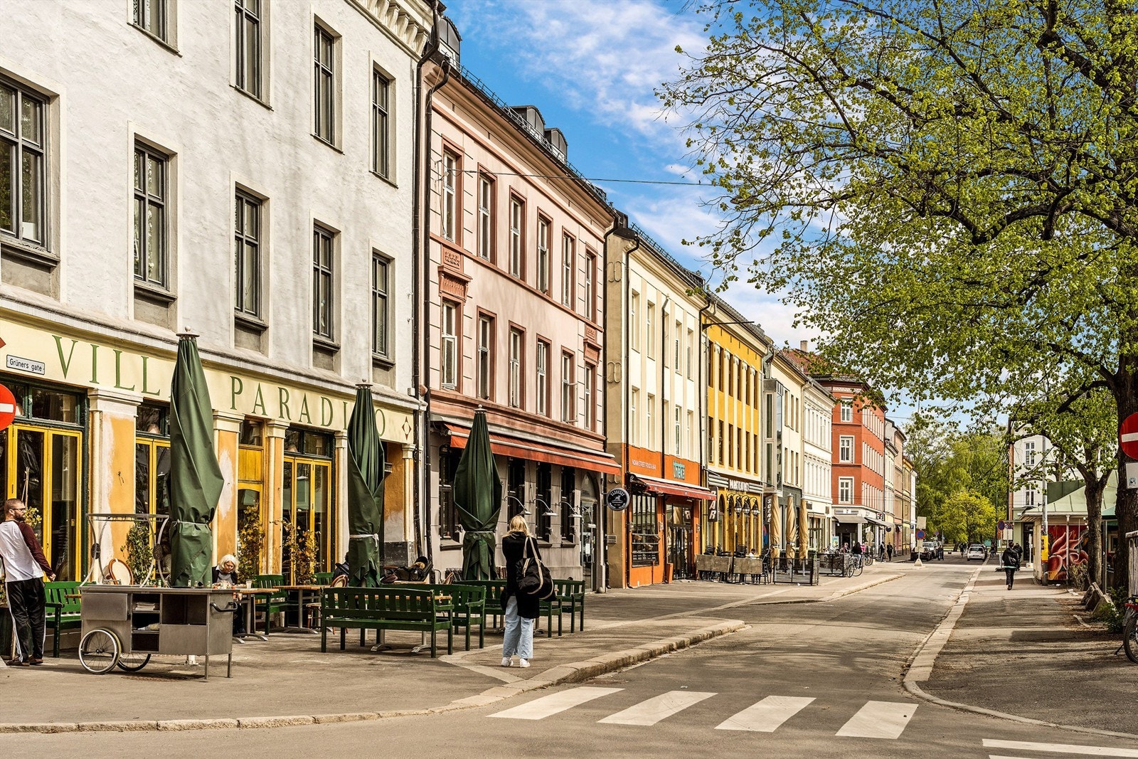 Området rundt leiligheten er proppfull av koselige spiseplasser, antikvitetsbutikker, barer og kafeer. Galleribilde