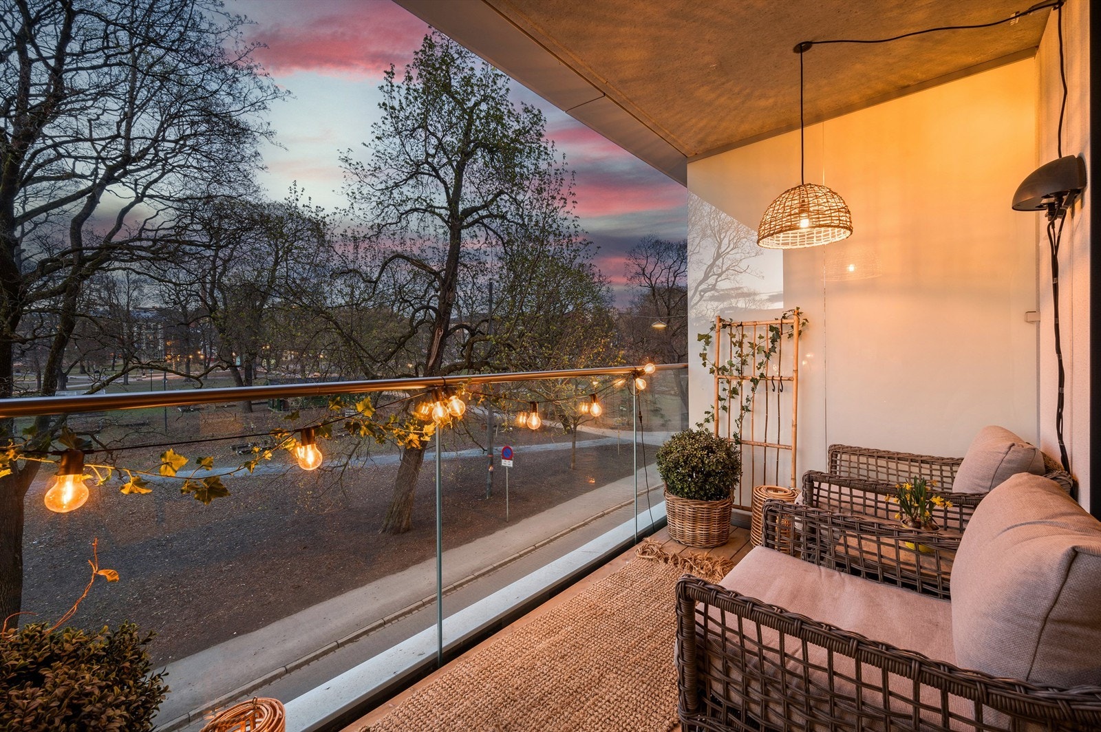 Her kan kaffekoppen nytes i flott morgensol. Galleribilde