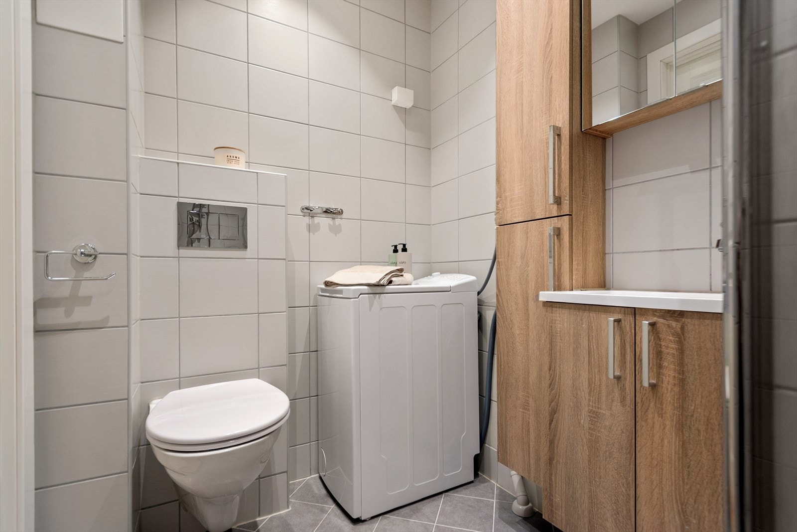 Pent flislagt bad med varmekabler, oppusset i regi av sameiet i 2018. Galleribilde