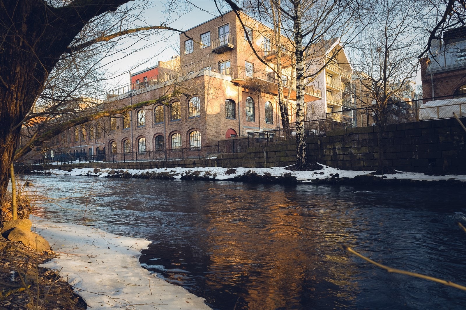Leiligheten har kort vei til Akerselva, som byr på flotte muligheter for herlige søndagsturer. Galleribilde