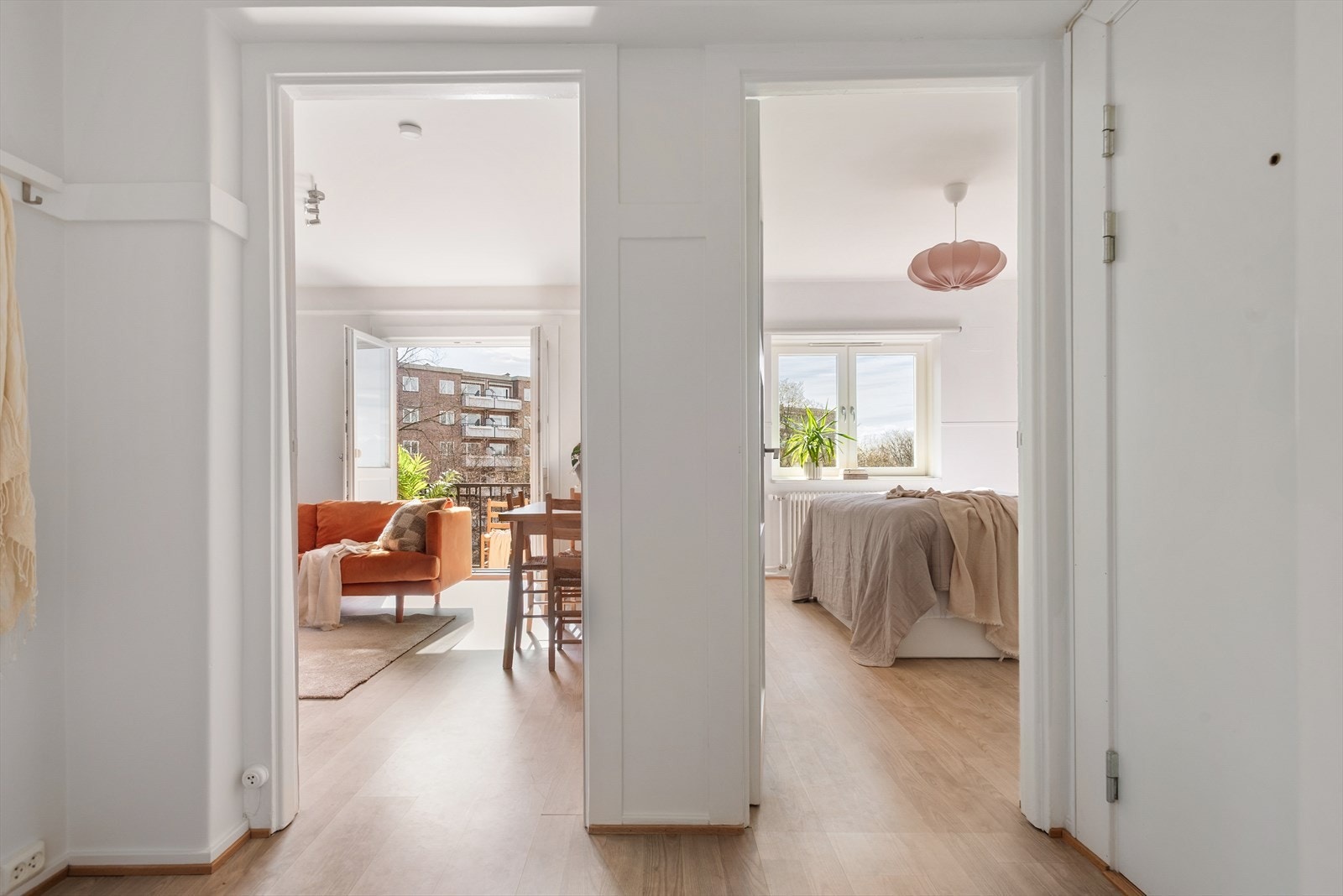 Praktisk gang med enkel tilgang til stue og soverom. Galleribilde