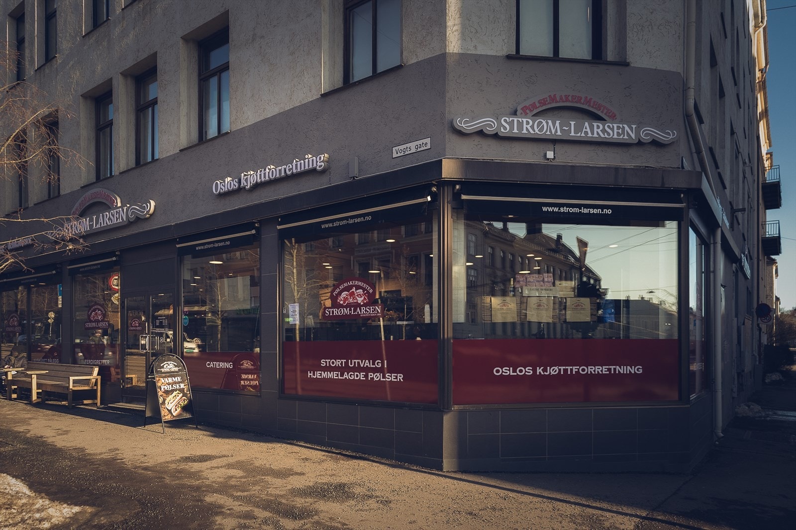 På Torshov finner du også mange spesialforretninger, inkludert den kjente kjøttforhandleren Strøm-Larsen, samt sjarmerende enkeltstående butikker med unike produkter. Galleribilde