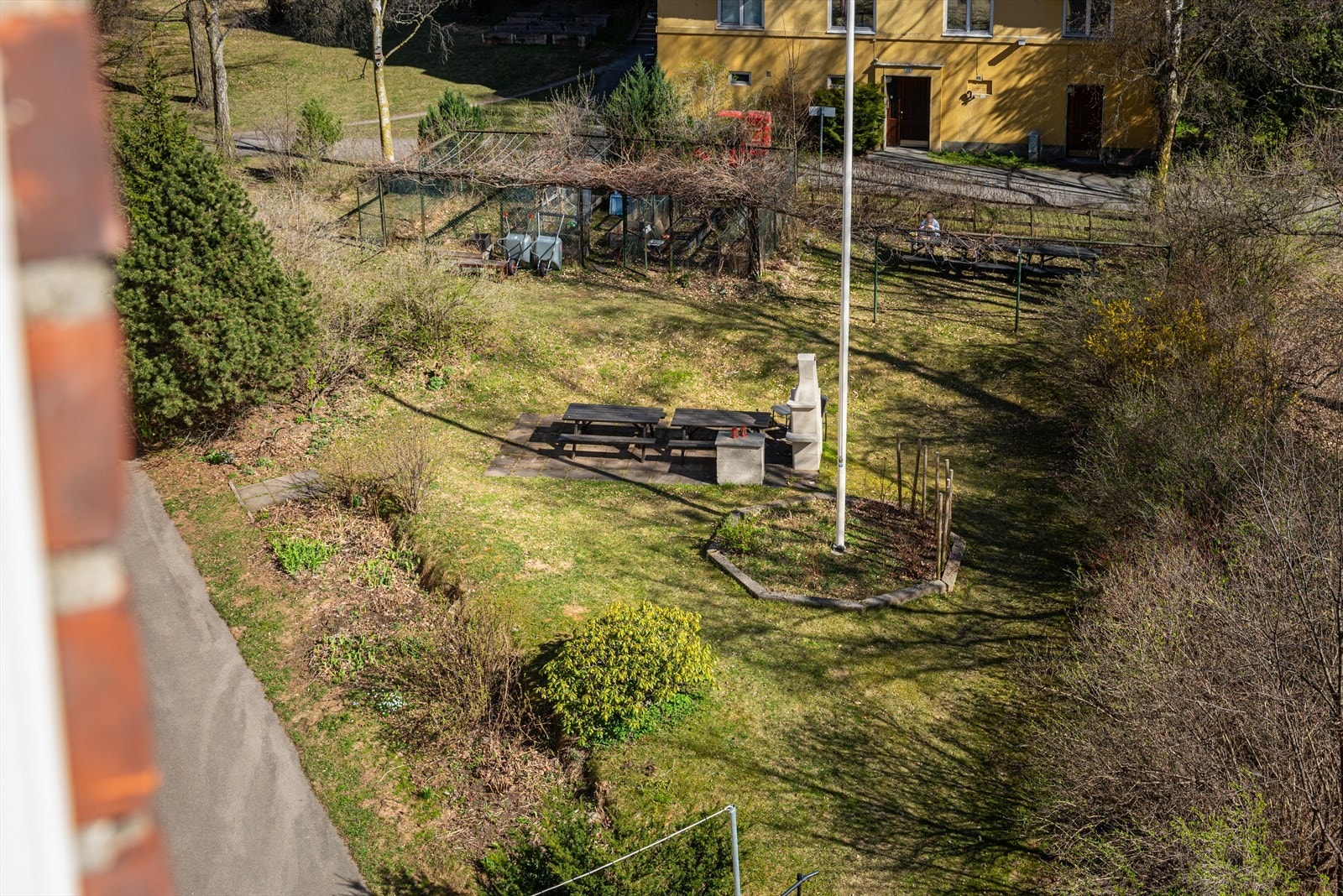 Utsyn mot sameiets felles bakgård Galleribilde
