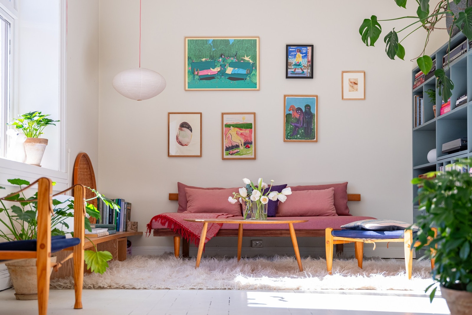 Leiligheten byr på klassiske detaljer som god takhøyde, dype vinduskarmer og eldre malt tregulv. Galleribilde