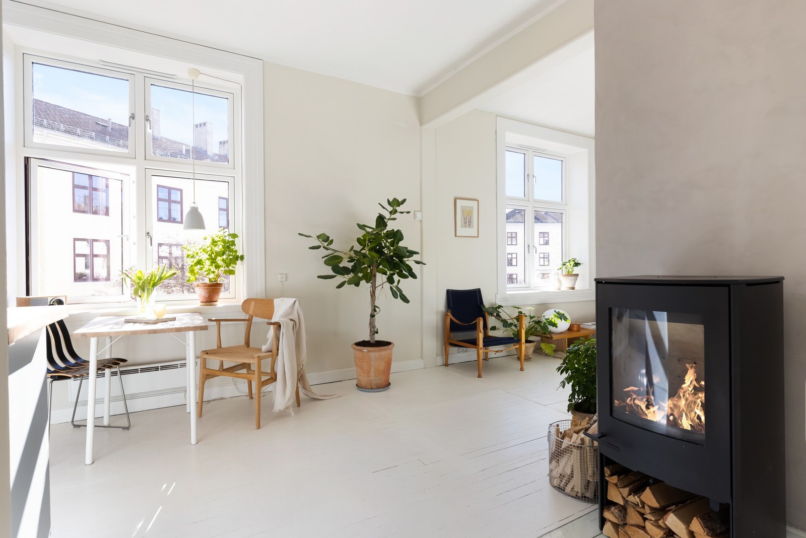 Dette er en lys, klassisk og meget sjarmerende 1-roms leilighet med en svært attraktiv beliggenhet på St. Hanshaugen. Galleribilde