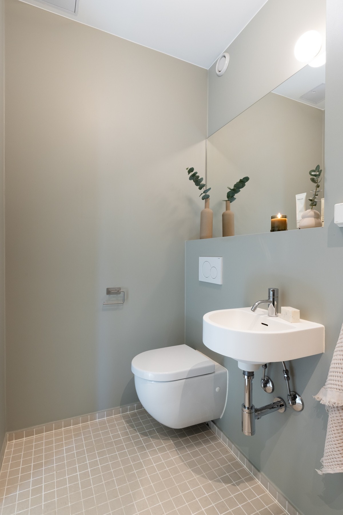 Delikat bad som ble pusset opp i 2018 med behagelige varmekabler i gulvet. Galleribilde