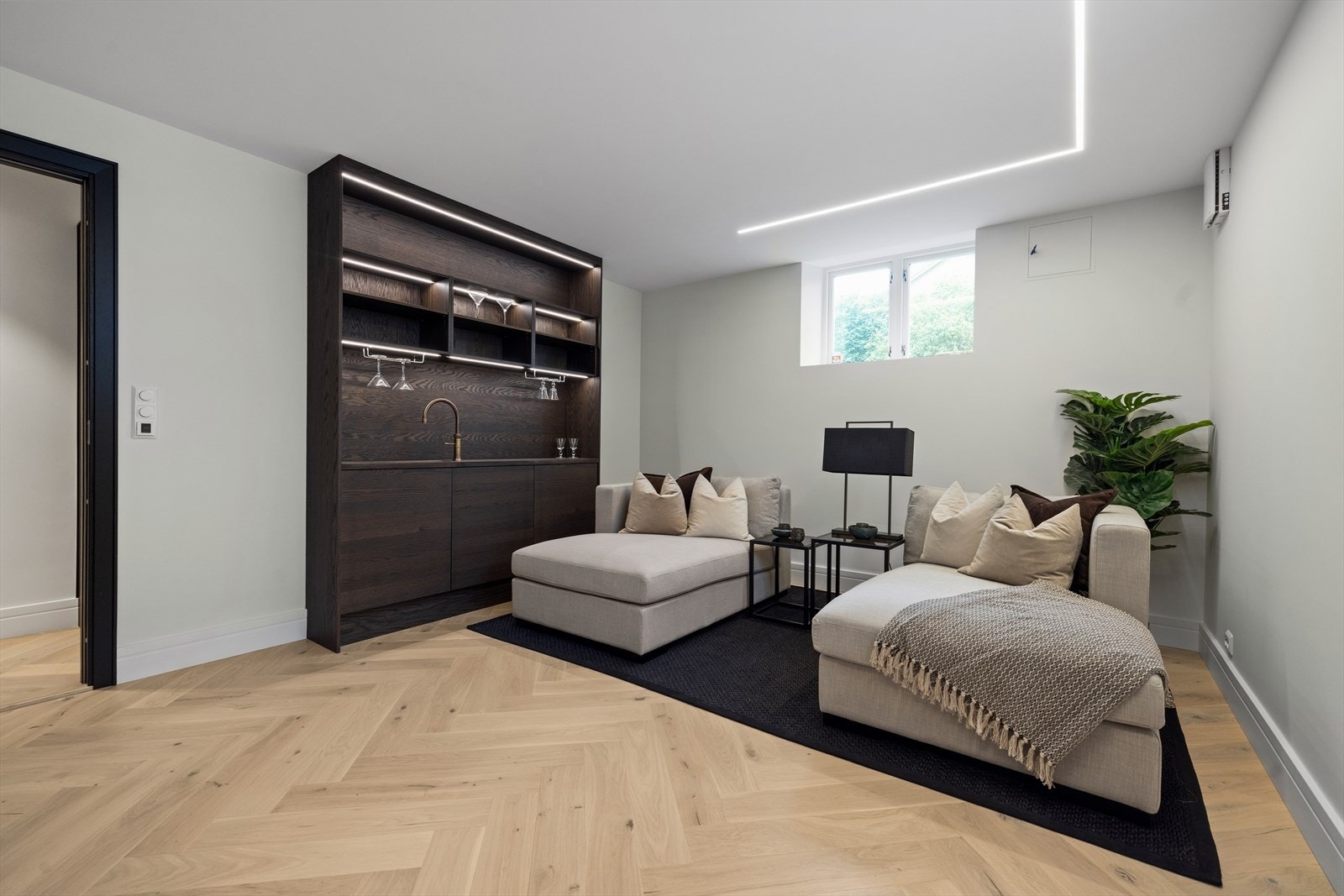 Kjellerstue med wet bar Galleribilde