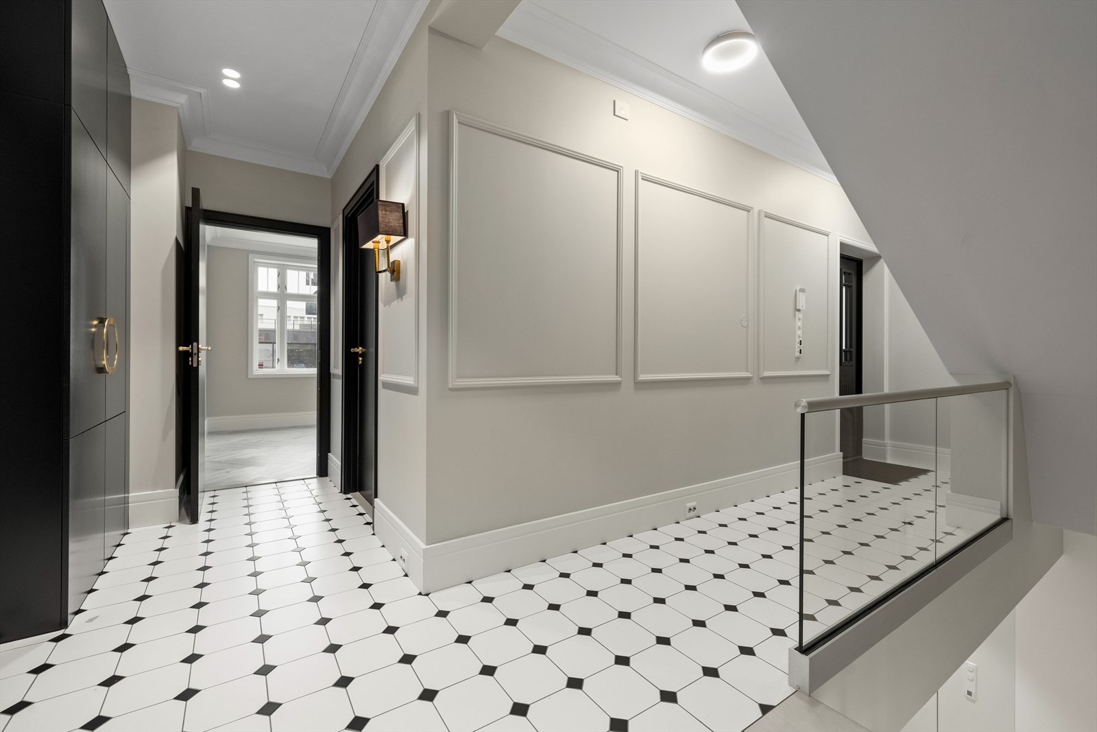 Egen inngang med svært representativt og gjennomført stilig inngangsparti. Galleribilde