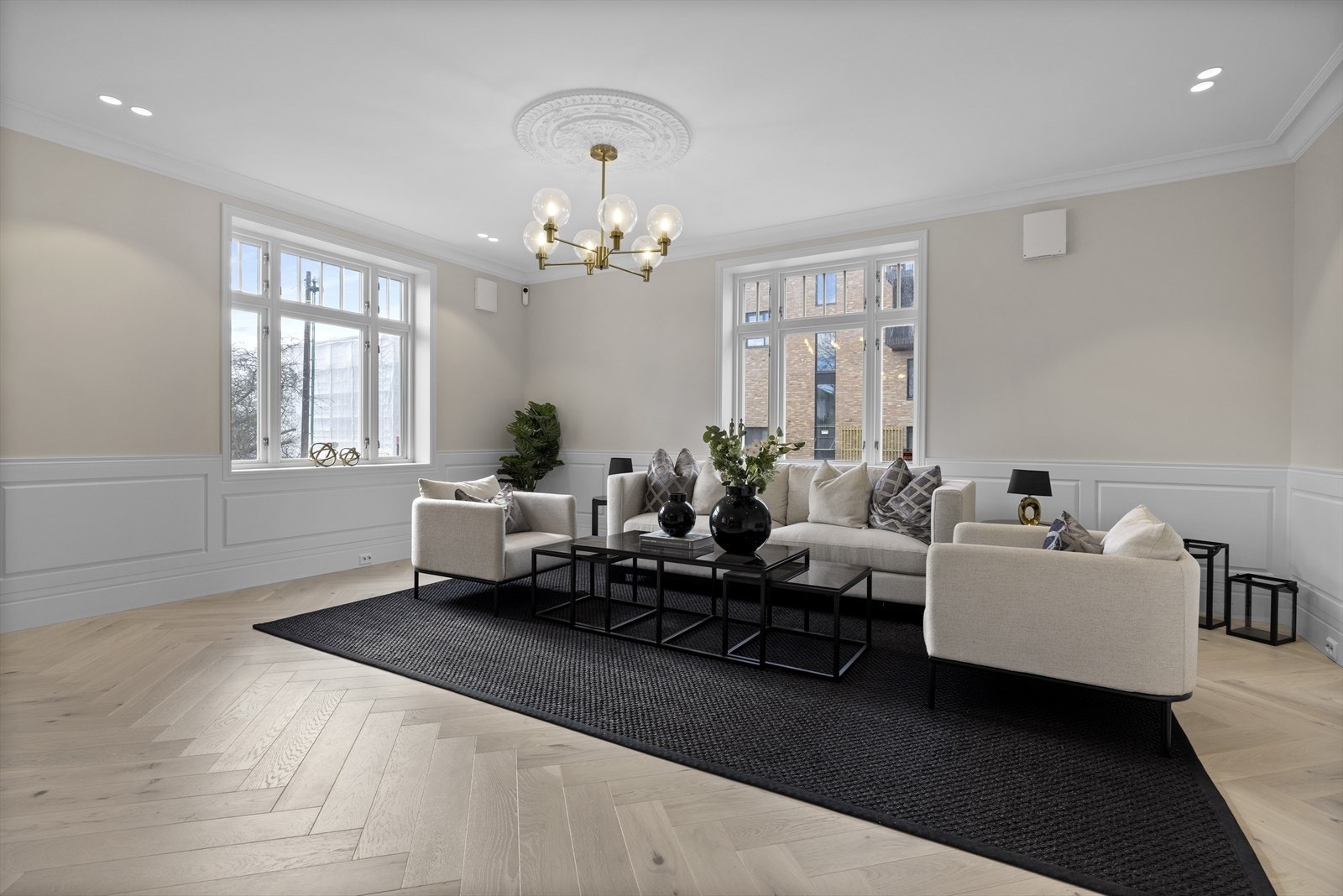 Boligen har beholdt de klassiske elementene men har likevel absolutt alle bekvemmeligheter man forventer i en moderne bolig. Det er lagt stor vekt på kvalitet når det gjelder materialvalg, tekniske løsninger og håndverksmessig utførelse. Galleribilde