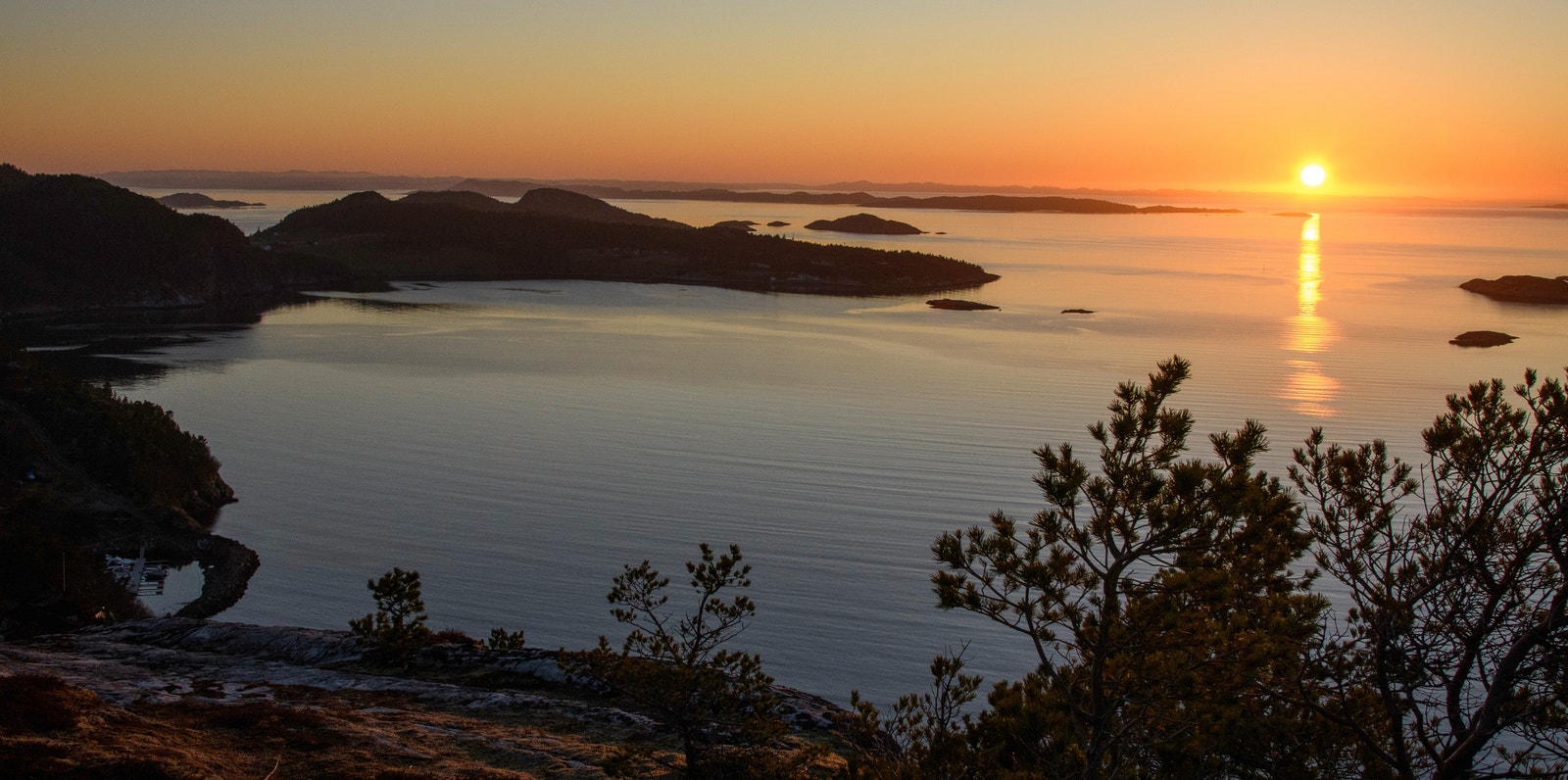 Området er kjent for sin naturskjønnhet, med nærhet til både sjø og fjell Galleribilde