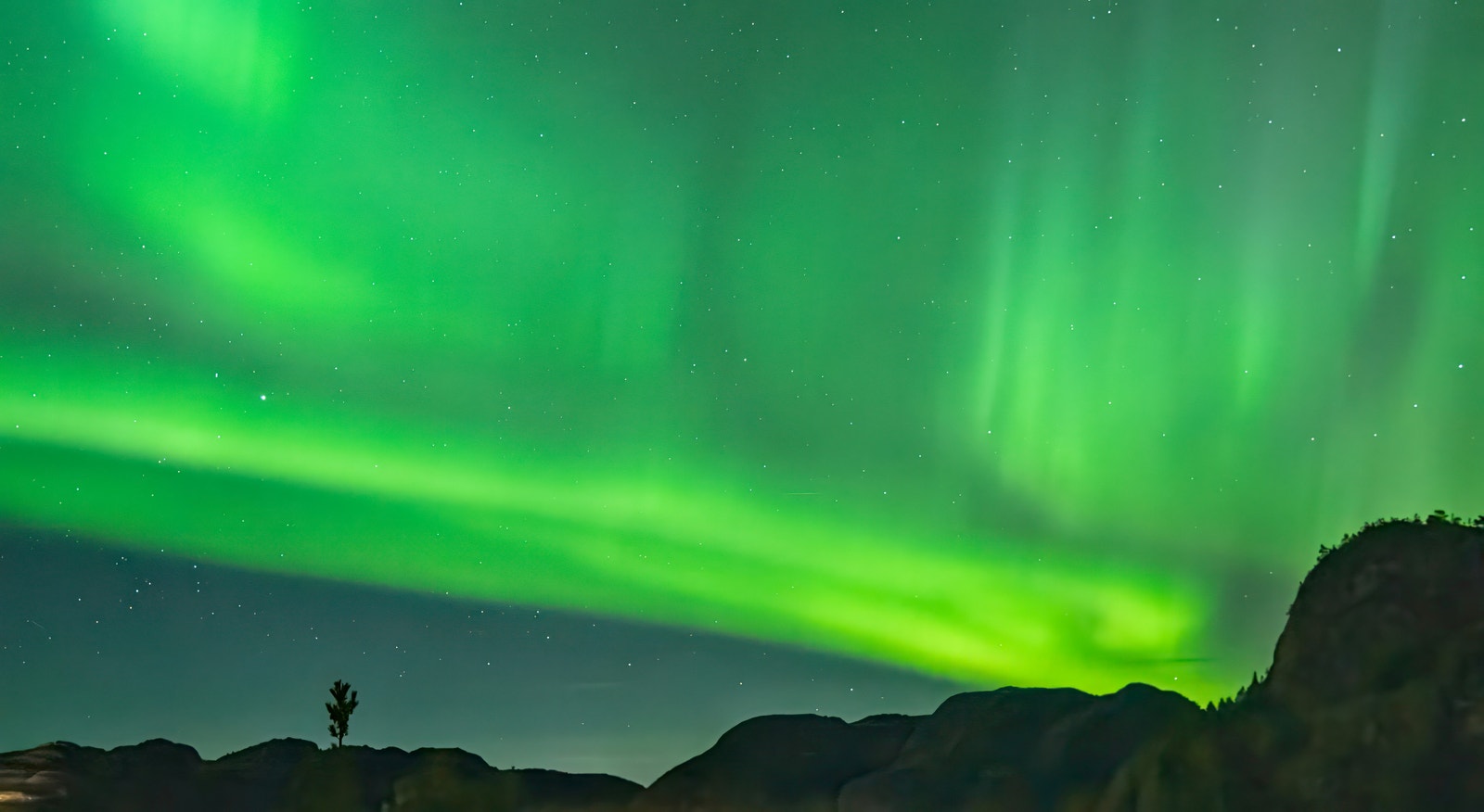Hytteområdet byr på gode muligheter for friluftsliv, med fiske, båtliv og turer i naturen Galleribilde