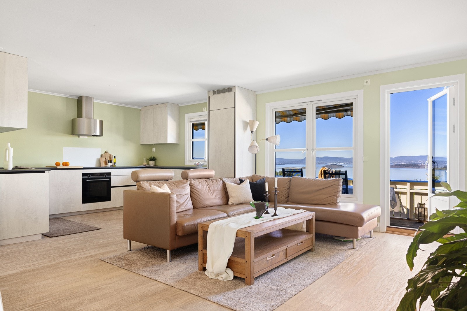 Privatmegler Anya Martinsen har gleden av å presentere Gamlelinja 37B Galleribilde