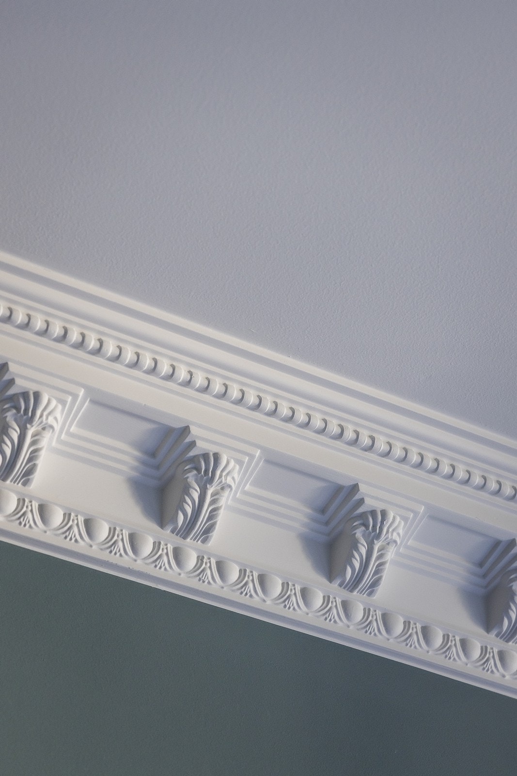 Leiligheten ble fullt oppusset for få år siden med ny himmingslayout i klassisk lekker stil Galleribilde