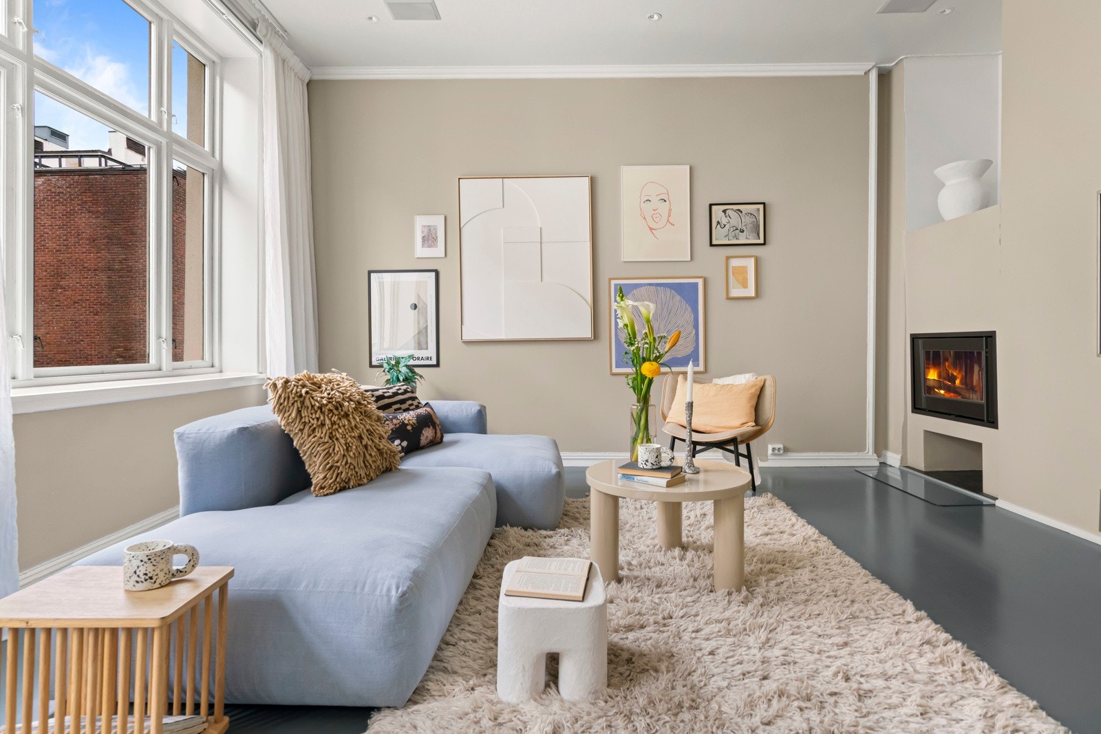 Oppusset standard fra 2017 gir et gjennomgående moderne preg på leiligheten. Galleribilde