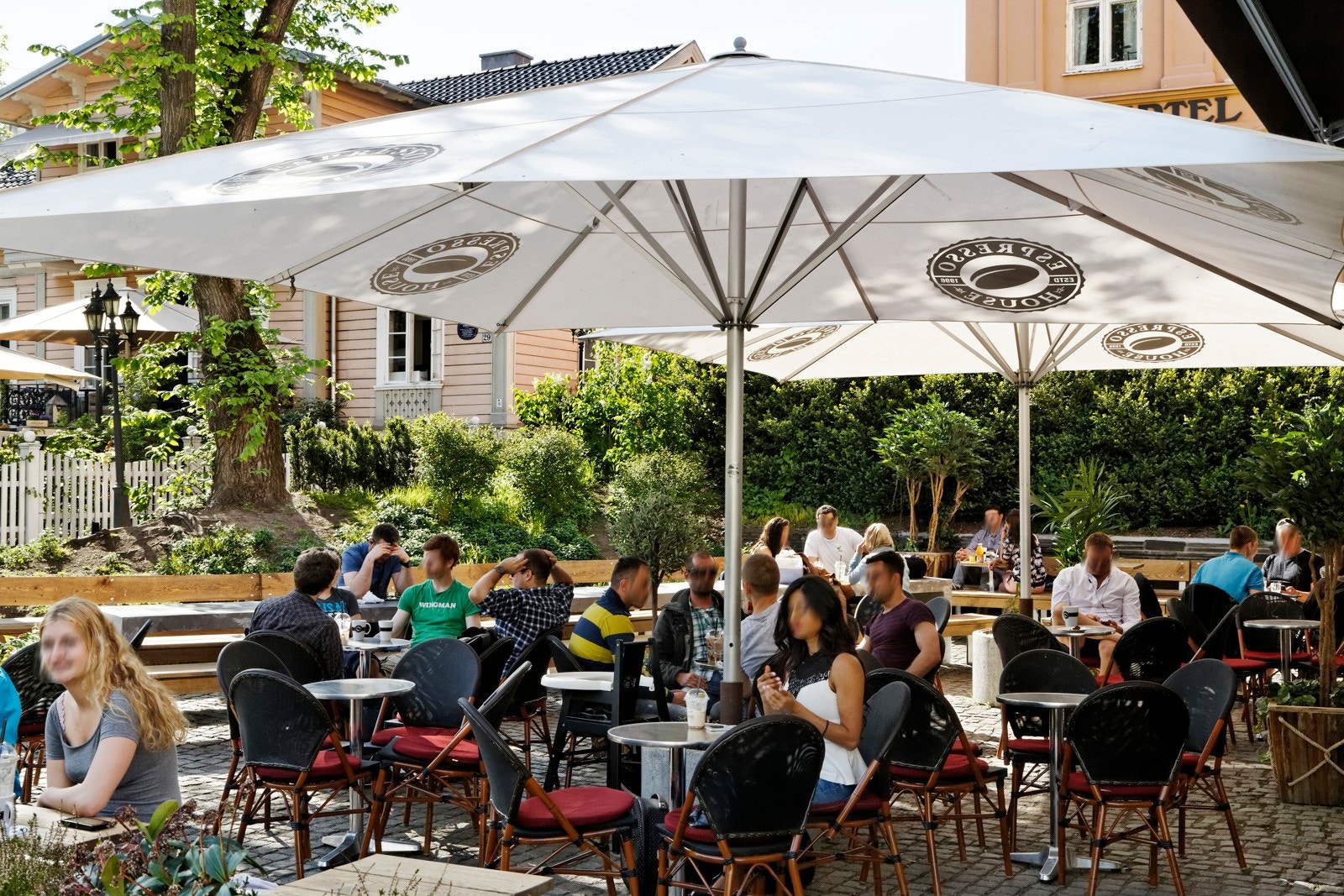 Rikt utvalg av serveringssteder innen kort radius. Galleribilde