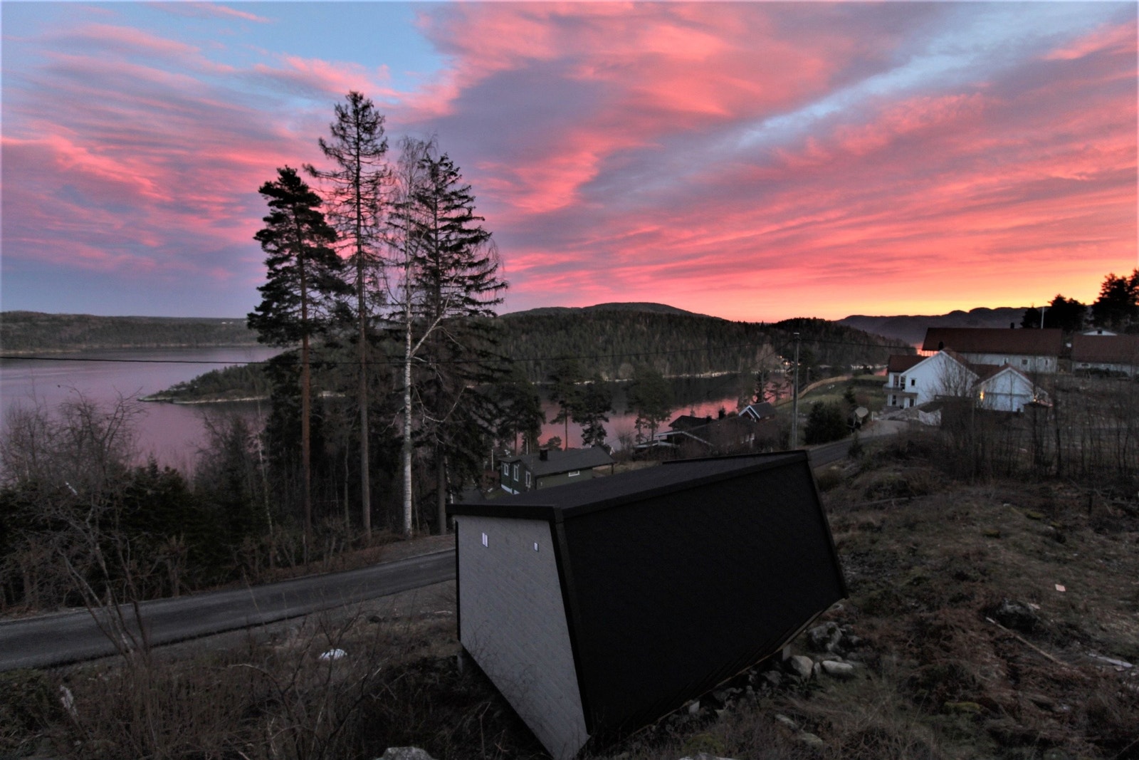 Nydelige soloppganger er et vanlig syn fra tomten. Galleribilde