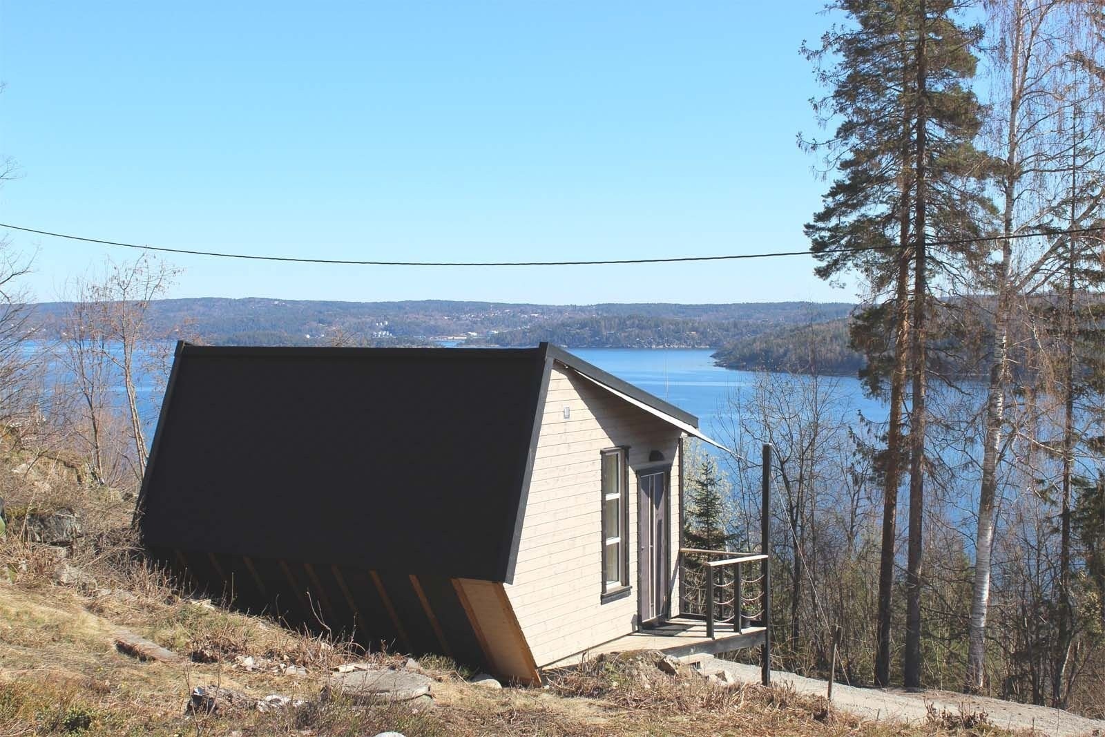 På tomten står et nyoppført anneks med potensiale for bruksendring til bolig / mikrohus. Galleribilde