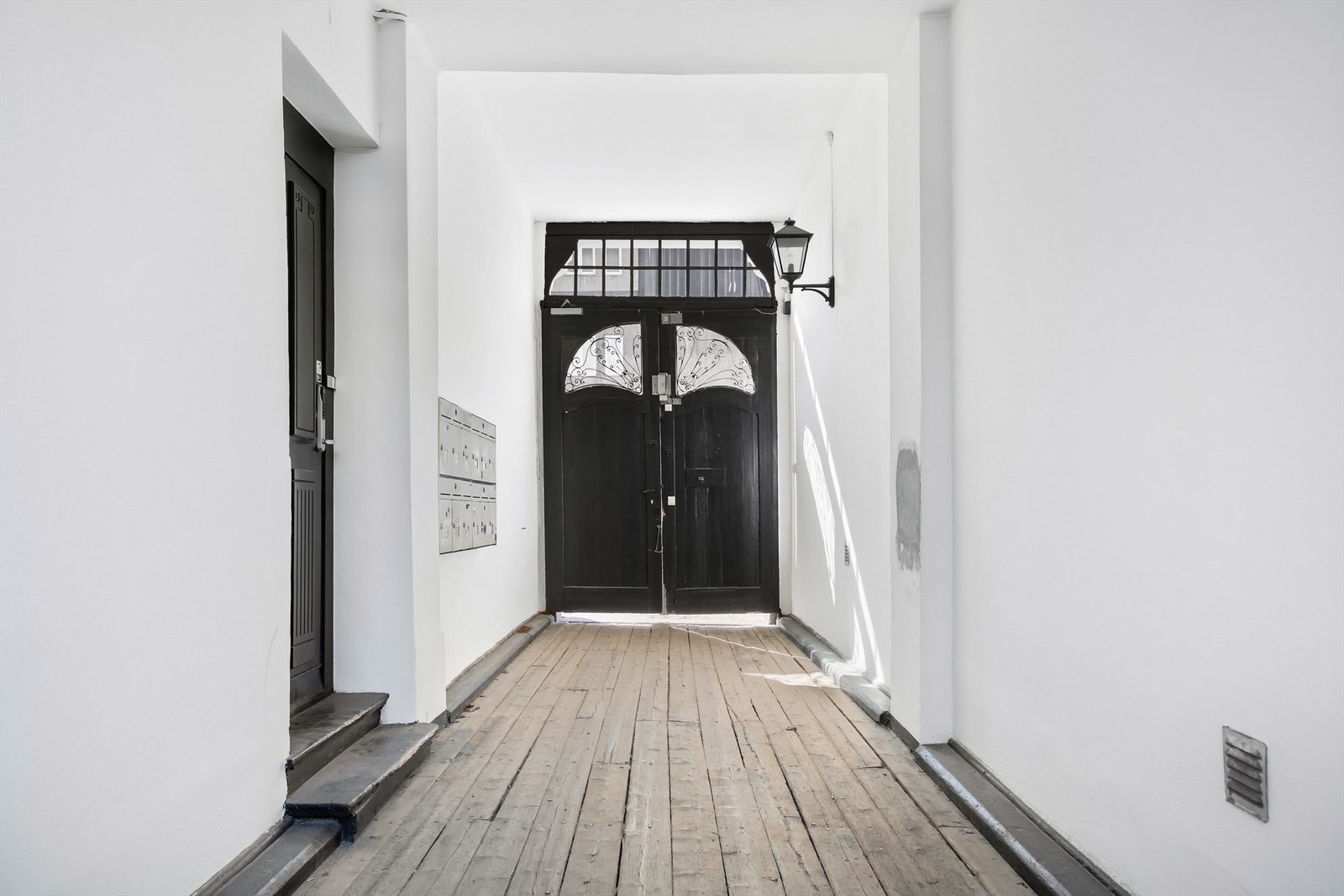 Inngang fra Munthes gate 25B. Galleribilde