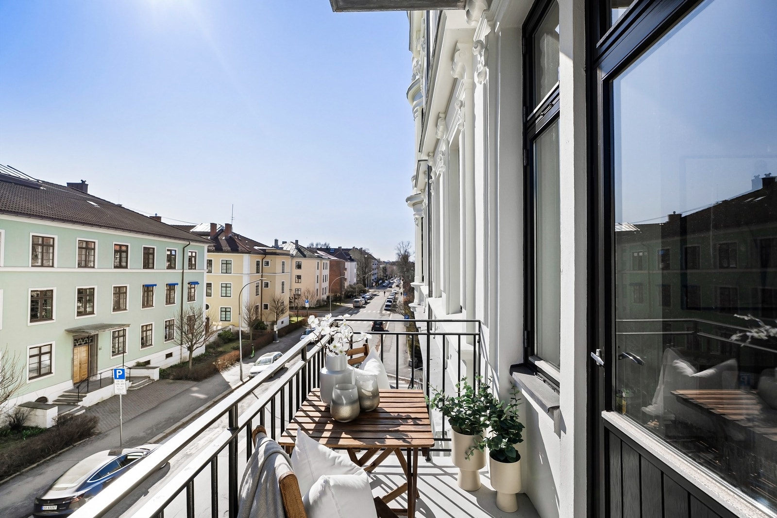 Utsikt fra balkongen nedover Eckersbergs gate. Galleribilde