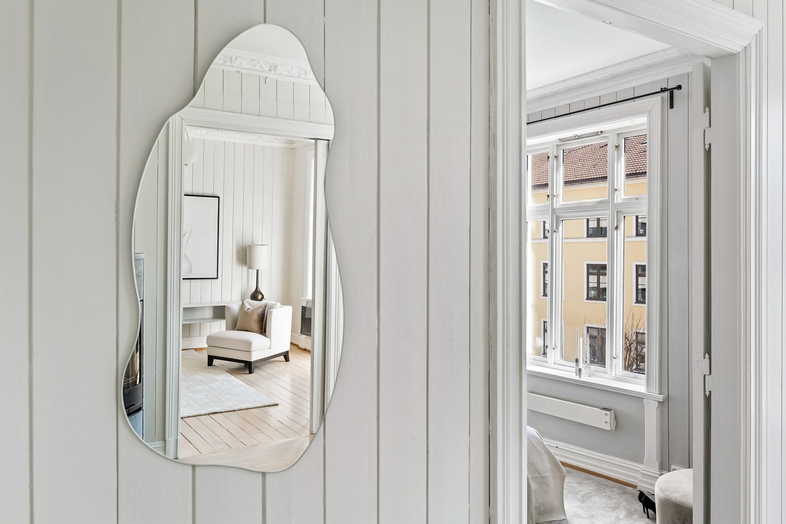 Detaljer fra spisestue. Galleribilde