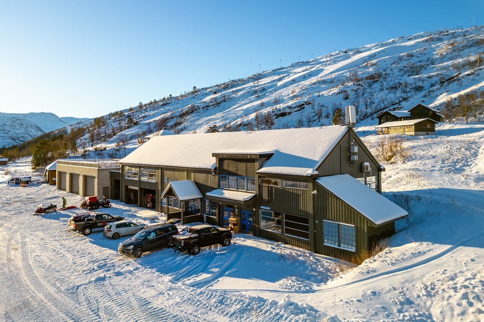 Eikedalen er kun en kort biltur unna. Ca 3-5 min unna med bilen. Galleribilde