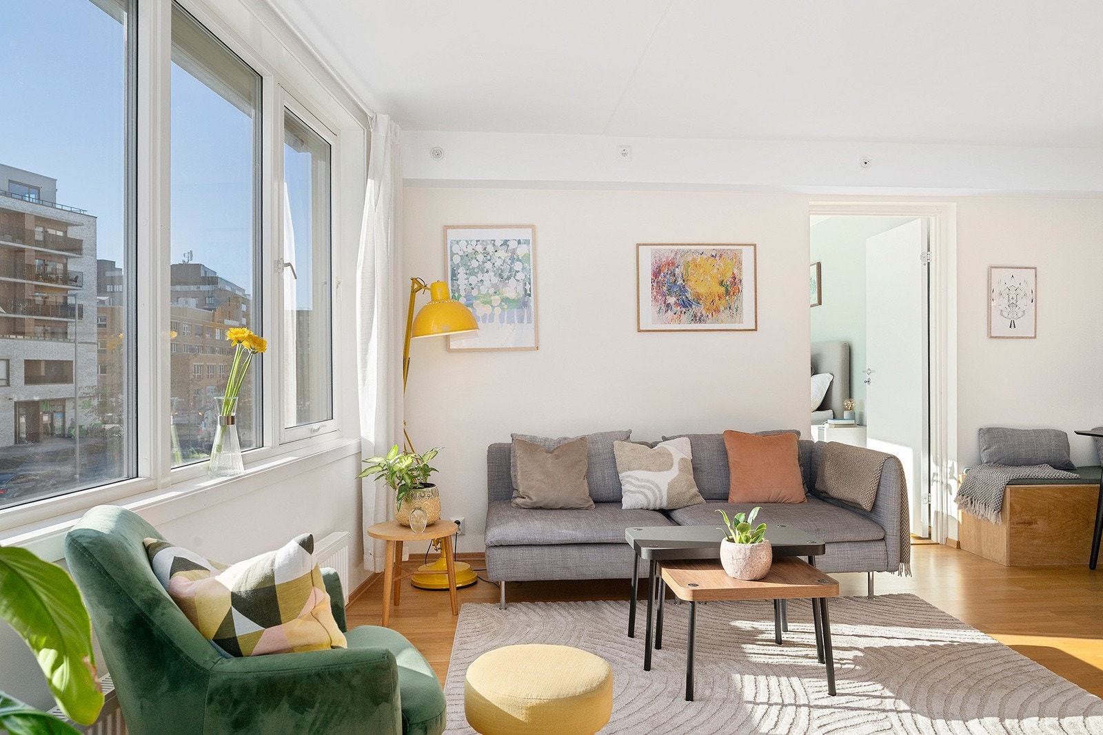 Parkett på gulv og malte slette vegger Galleribilde