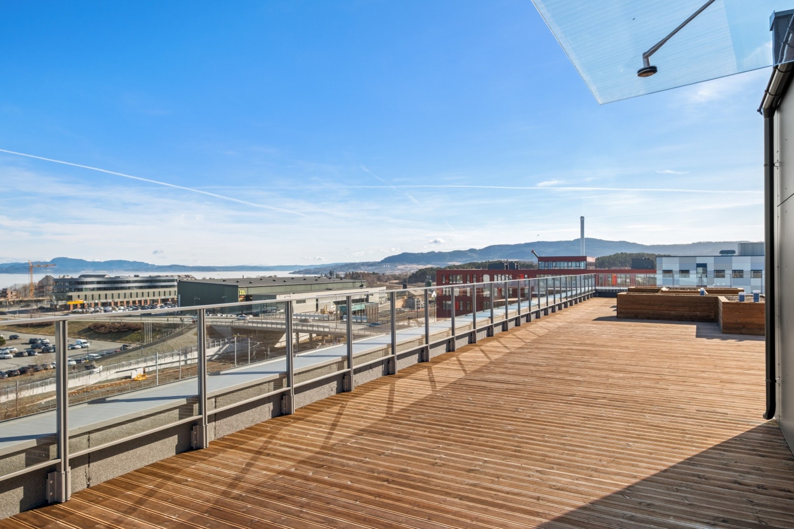 Takterrassen byr på flott utsikt og gode solforhold. Galleribilde