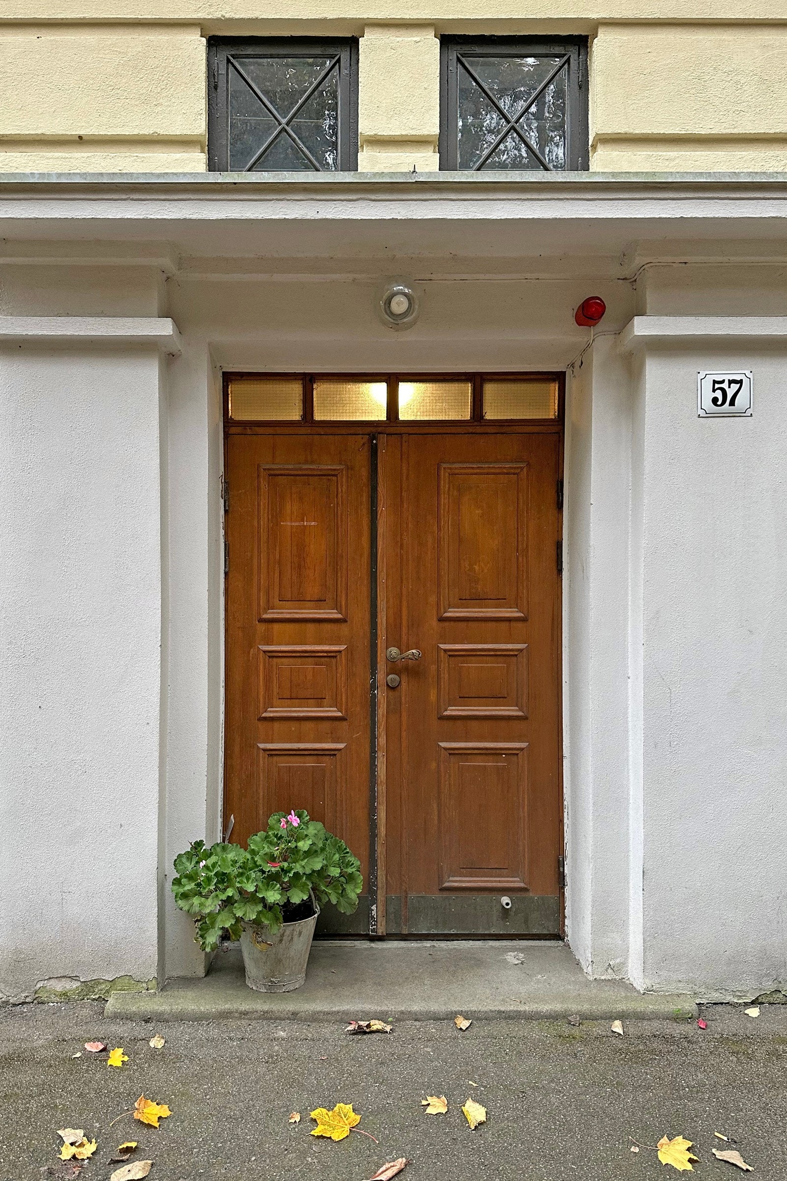 Inngangsparti fra baksiden. Galleribilde