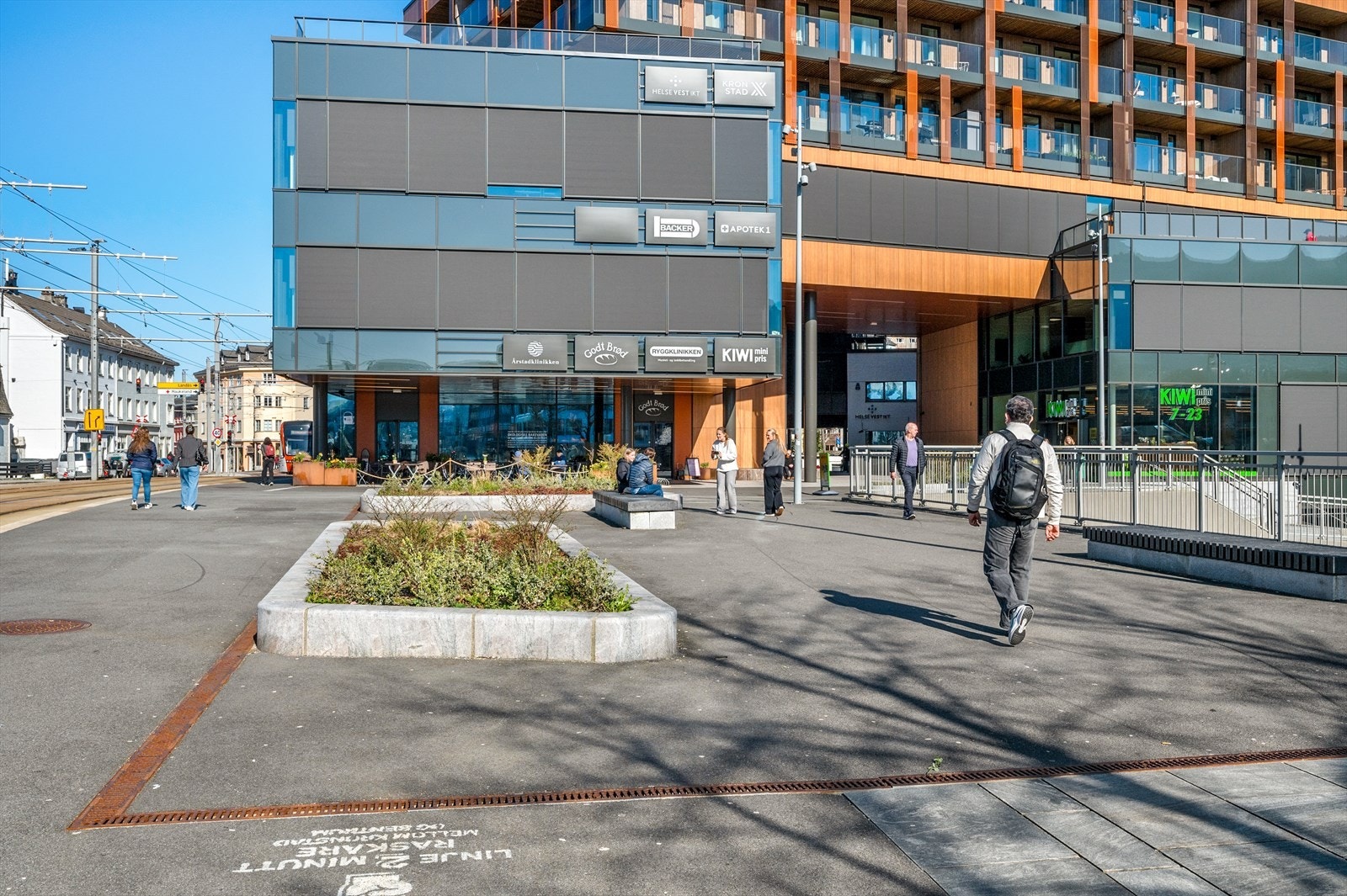 - Med KIWI kun ett minutt gange unna blir hverdagshandlingen enkel, i tillegg ligger Spar og Rema 1000 like i nærheten - Galleribilde