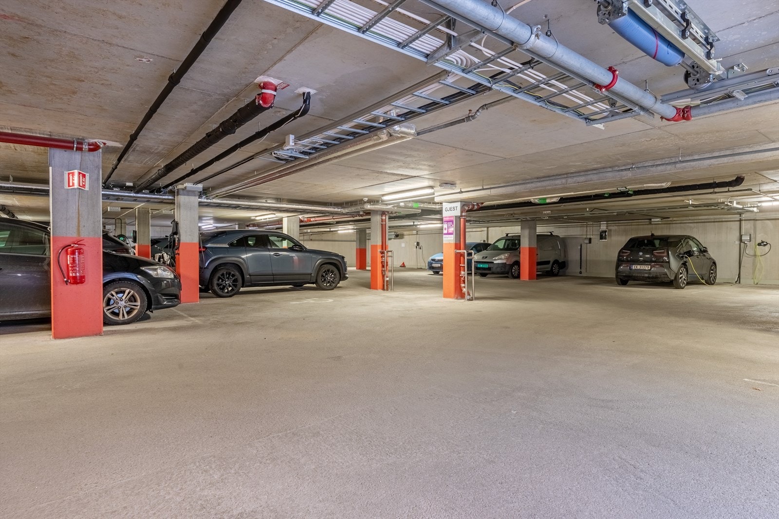 - Det er garasje i sameiet med mulighet for å kjøpe/leie plass når det er ledig - Galleribilde