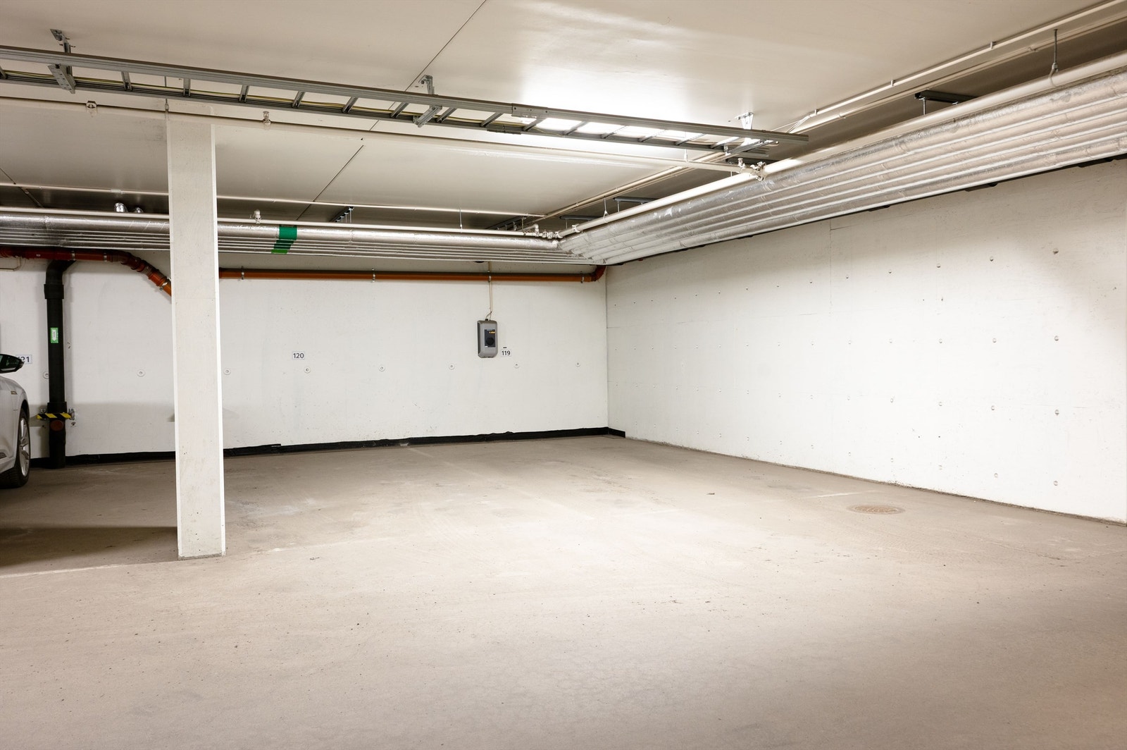 Parkeringsplass i felles garasjekjeller medfølger. Plass nr 120 Galleribilde