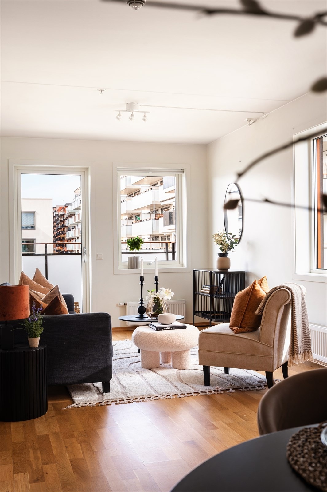 Vannbåren varme via radiatorer sørger for god temperatur året rundt Galleribilde