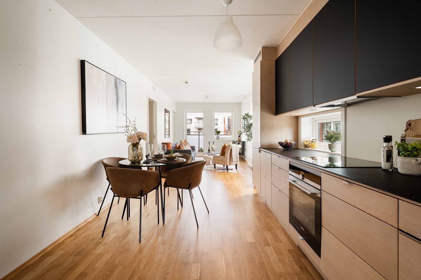 Boligen har god innvendig standard i et moderne bygg fra 2016. Medfølgende garasjeplass og vestvendt balkong Galleribilde